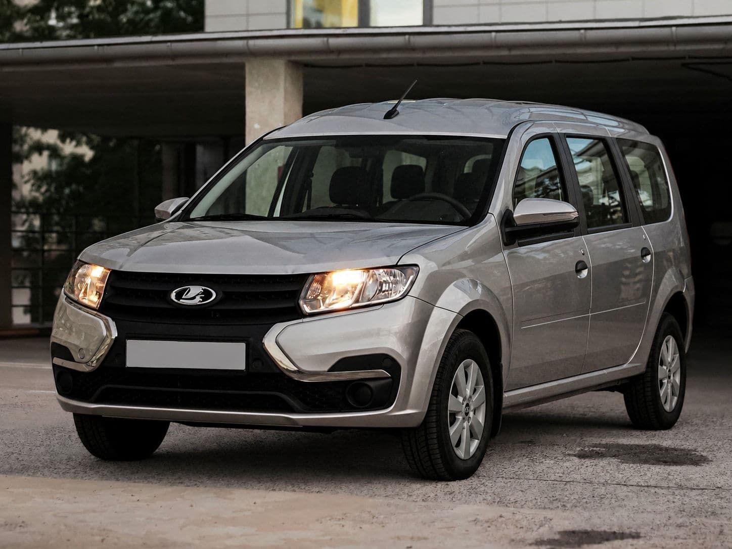 Lada Largus (7 мест), 2026